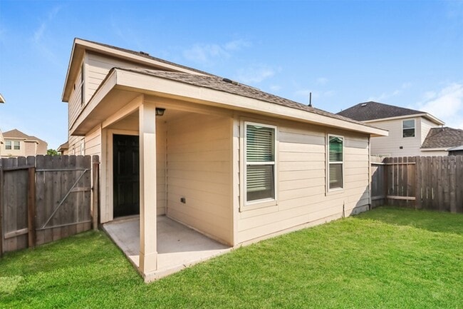 Building Photo - 4022 Silver Ranch Rd