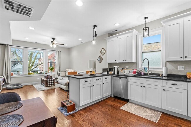 Photo - 2418 W Medill Ave Apartment