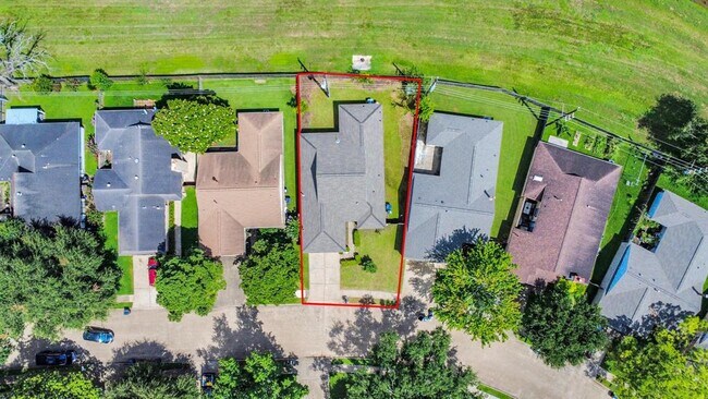 Foto del edificio - 2029 Highland Hills Dr