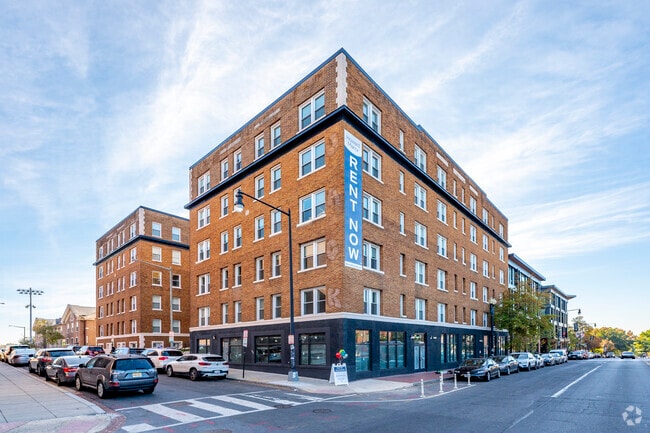Primary Exterior - Howard Manor