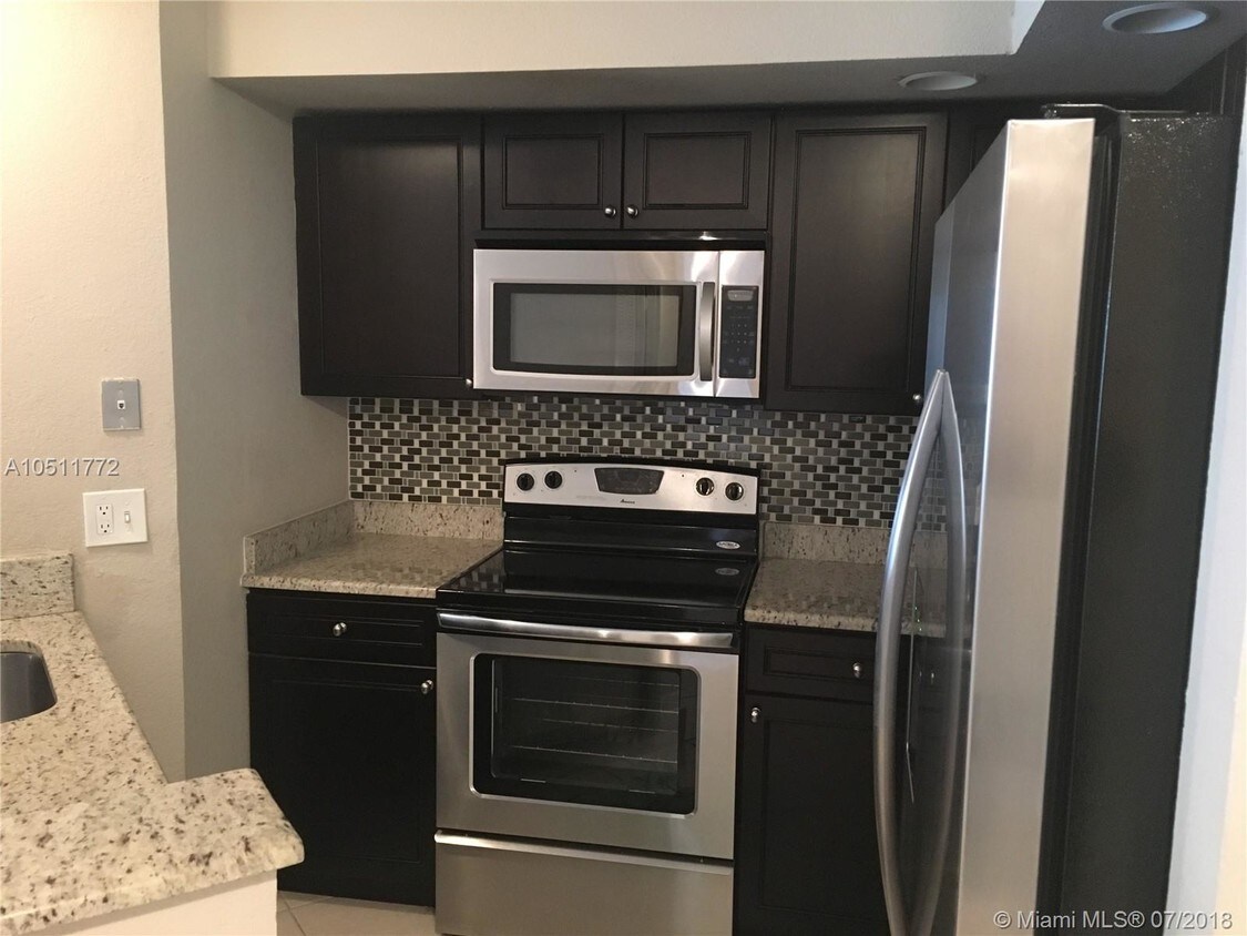 Foto principal - 3480 Pinewalk Dr N