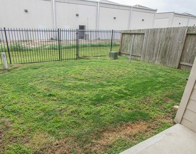 Foto del edificio - 6246 Brenwood Cir