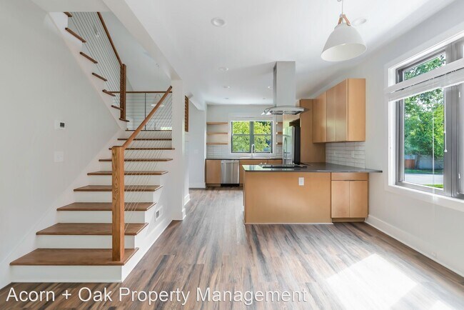 Building Photo - 3 br, 2.5 bath House - 1009 N. Gregson St.