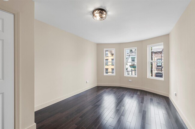 Building Photo - 135 3rd St