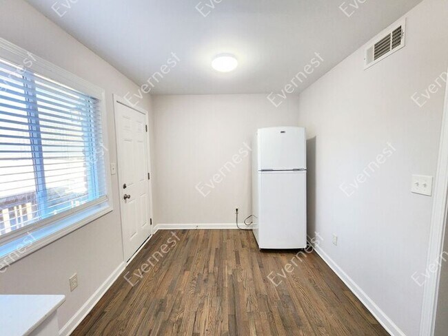 Foto del edificio - 1651 Line Cir