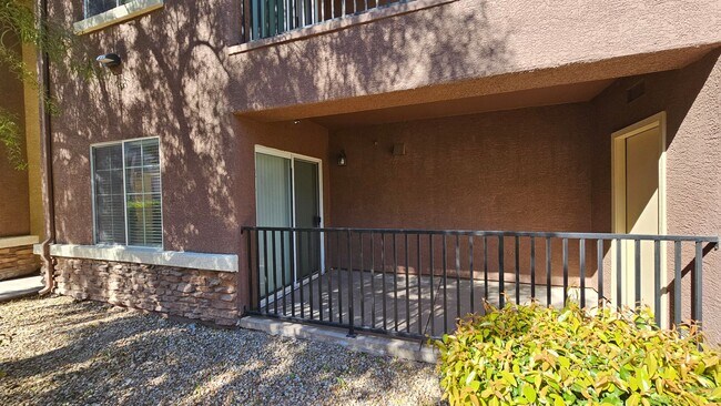 Building Photo - Adorable Single Level Condo  Close to Summerlin!!!