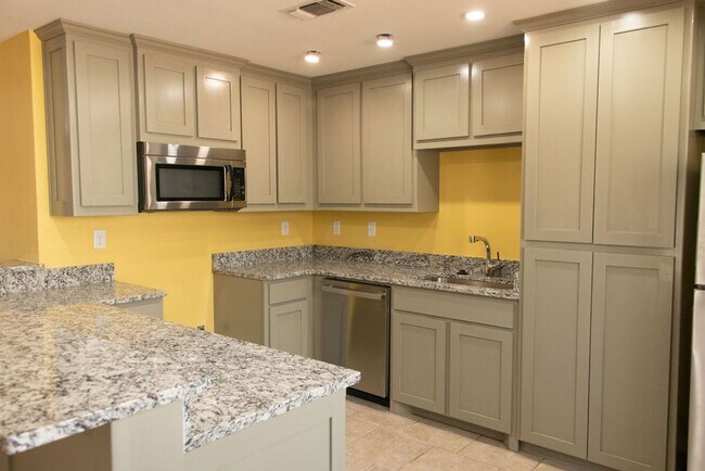 Foto del edificio - Newly Remodeled 3/2/1 on Wooded Lot