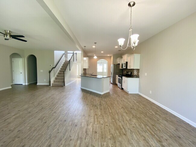 Building Photo - Stunning Home for Rent in Alston Park