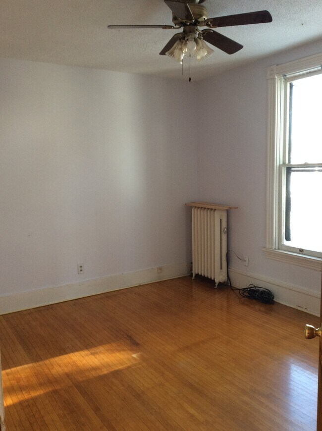 Building Photo - 3254 Harriet Ave