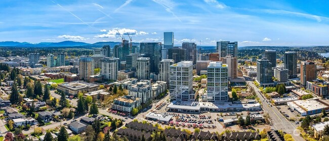 Foto del edificio - Rare Townhome 2 bed 2 bath in Heart of Bellevue Downtown