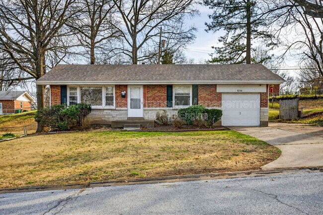 Foto del edificio - 1214 Forest Home Dr