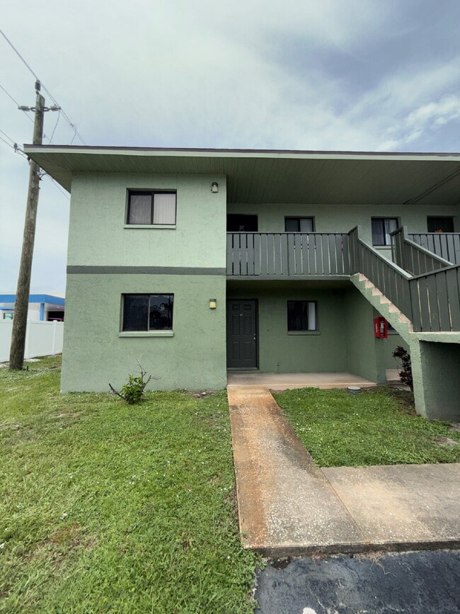 Building Photo - 1554 University Ln