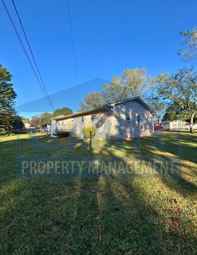 Building Photo - 146 Carrie Dr NW