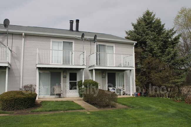 Building Photo - 440 Meadow Green Ln