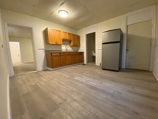 Building Photo - 832 Freeland St
