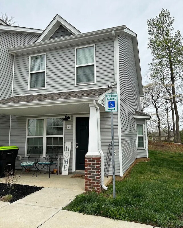 Foto del edificio - 645 Stowe Ct