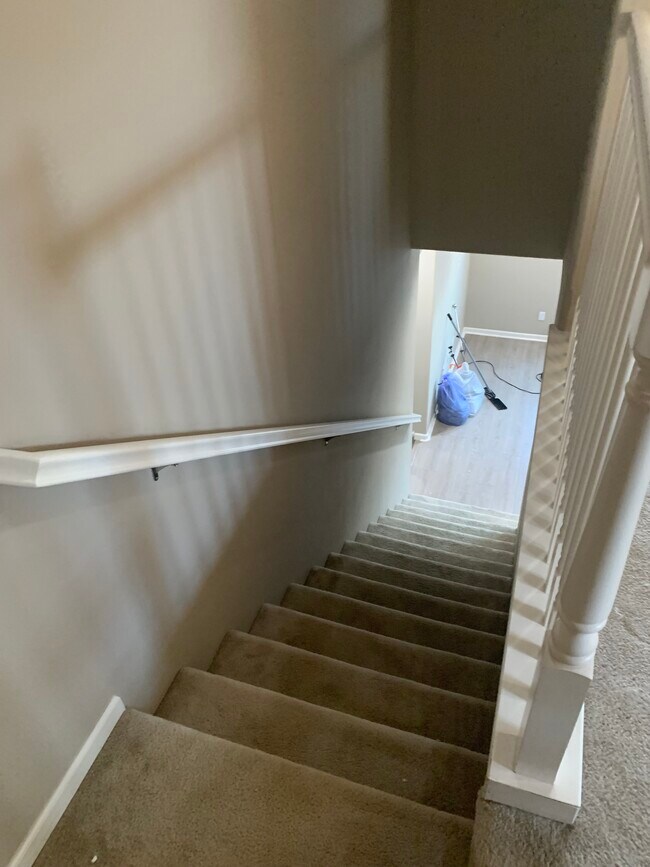 Stairs to bedroom - 1435 Nestwood Way