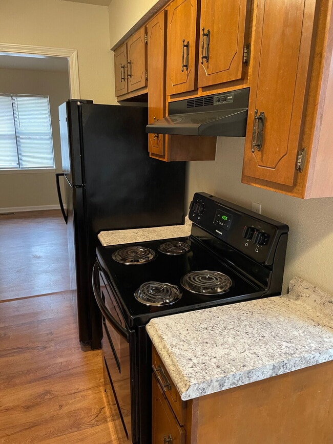 Building Photo - "Charming 3-Bedroom Retreat with Fireplace in Prime Jonesboro Location!"