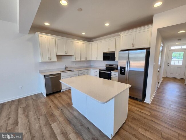 Building Photo - 457 Hillsdale Pl