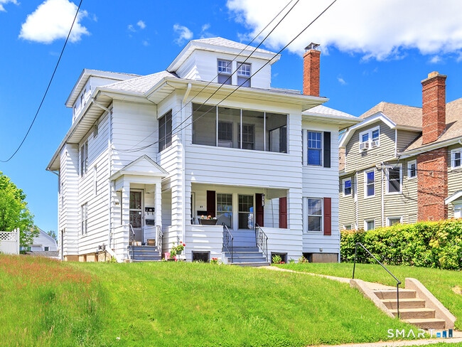 Building Photo - 89 Maplewood Ave