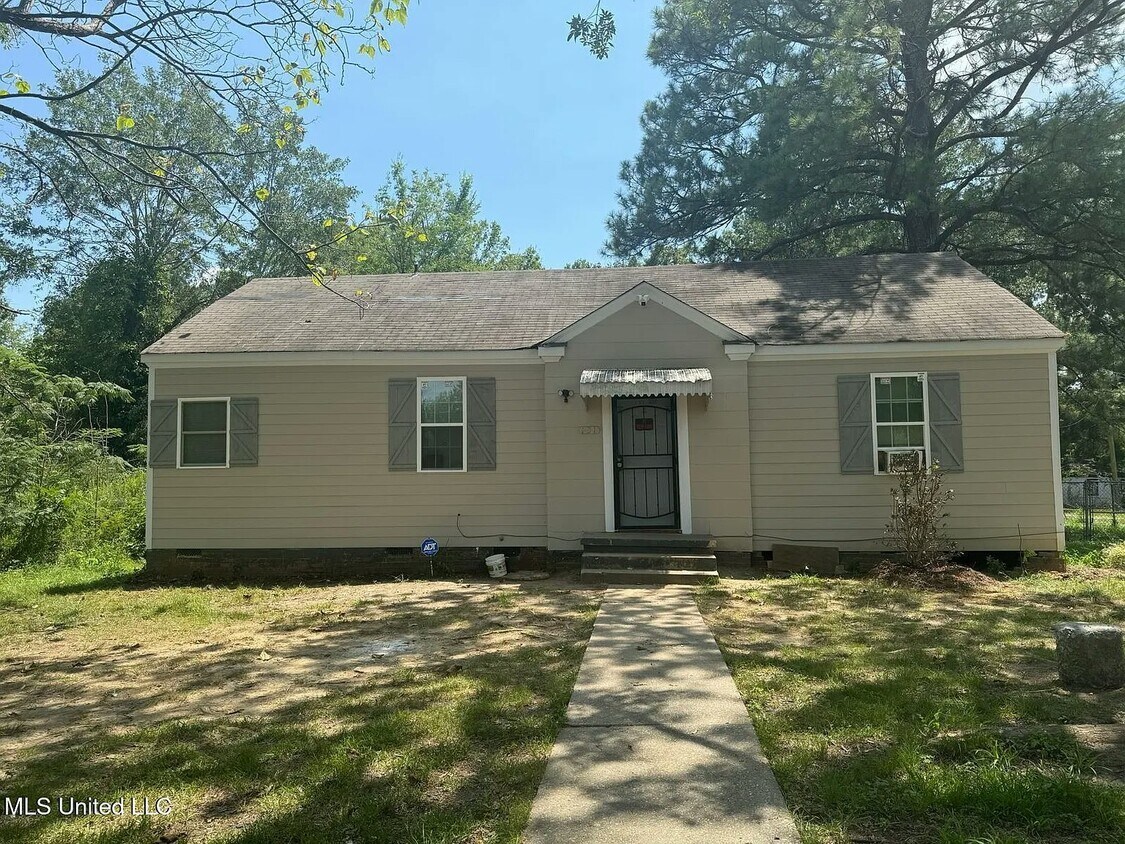 Primary Photo - 131 Grandview Cir