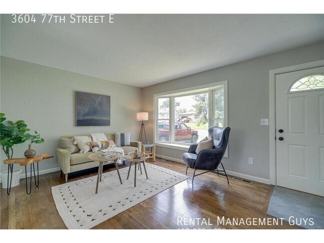 Building Photo - Beautiful 3 Bed 2 Bath Completely Remodele...