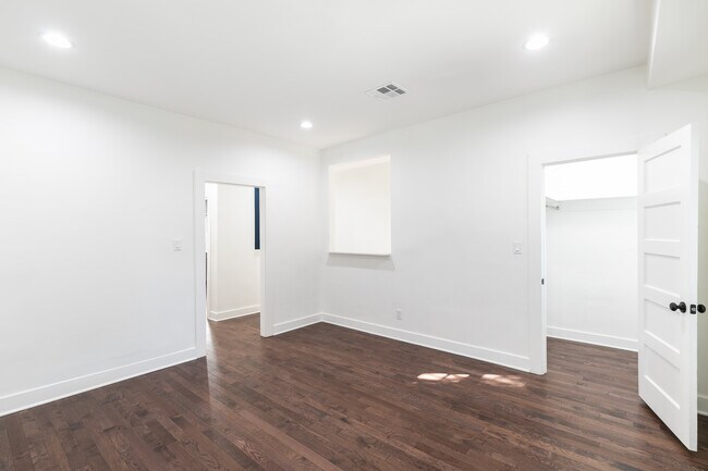 Building Photo - 744 N Vendome St