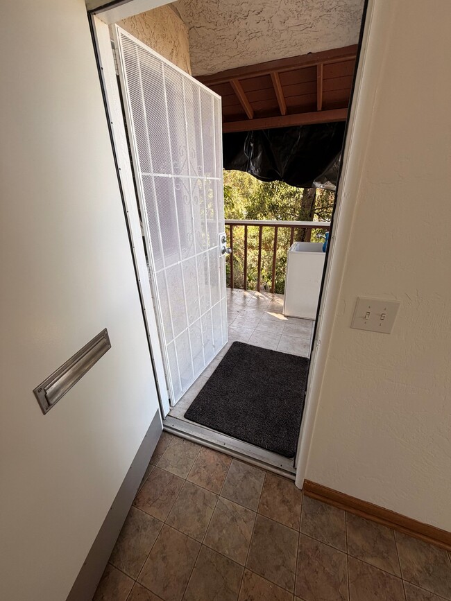 Foto del edificio - 1946 Monte Vista Dr