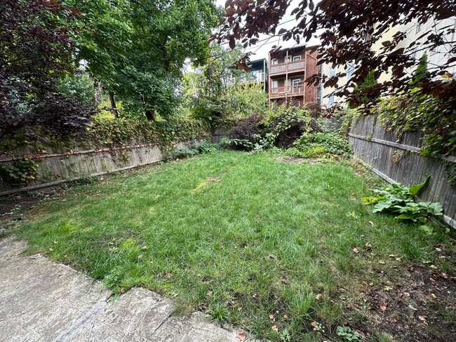 Foto del edificio - 326 Chelsea St