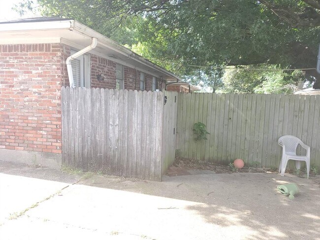 Building Photo - 1009 Custer Rd