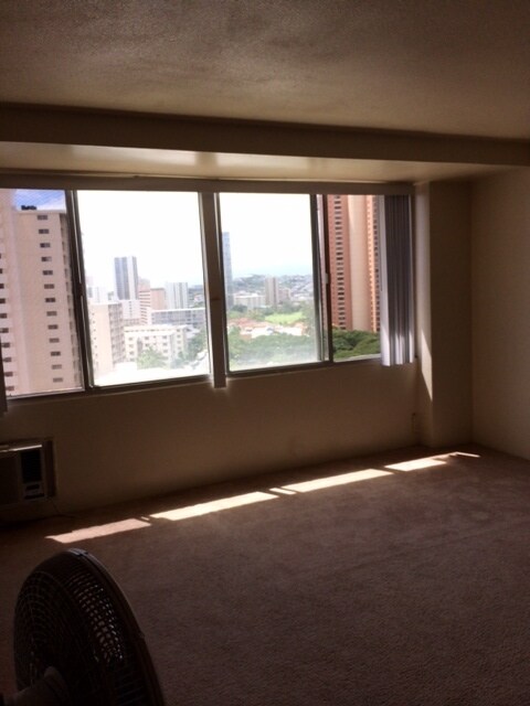 Foto del edificio - Available 06/01/26! Five Regents Studio with 1 Pkg $1,600.00 MONTH