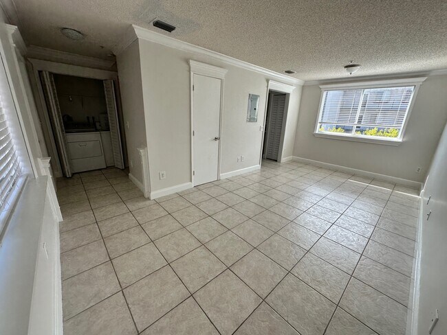 sala de estar - 8177 NW 8th St