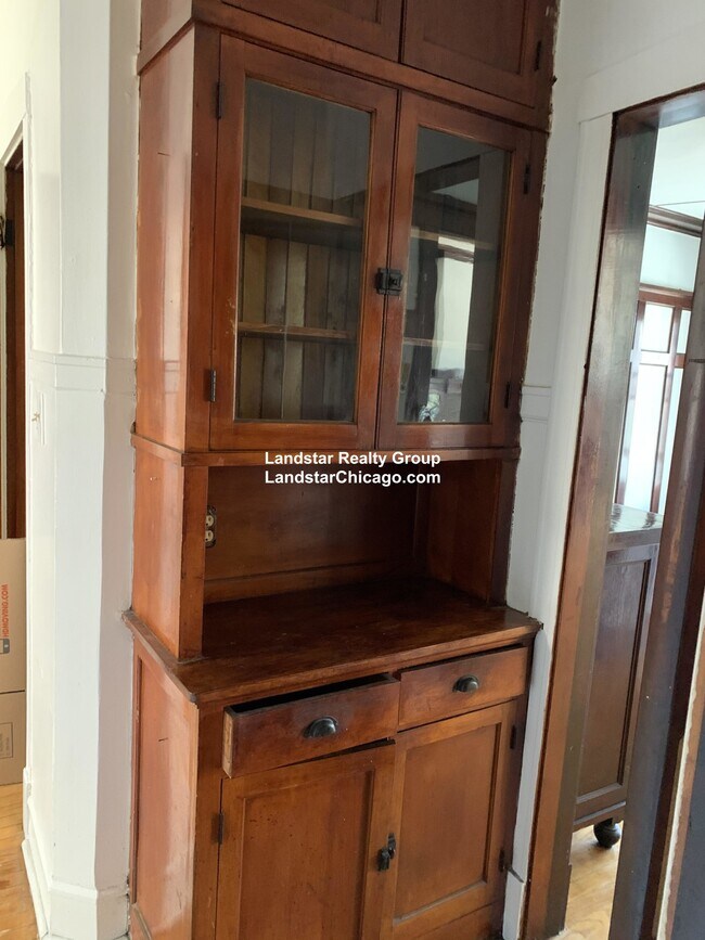 Building Photo - 2908 W Eastwood Ave