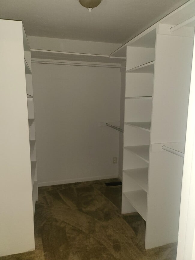Building Photo - 1540 Pine View Dr