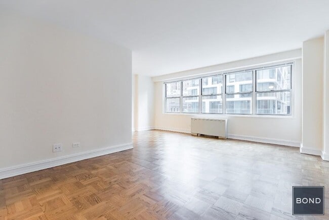 Building Photo - 888 Eighth Avenue