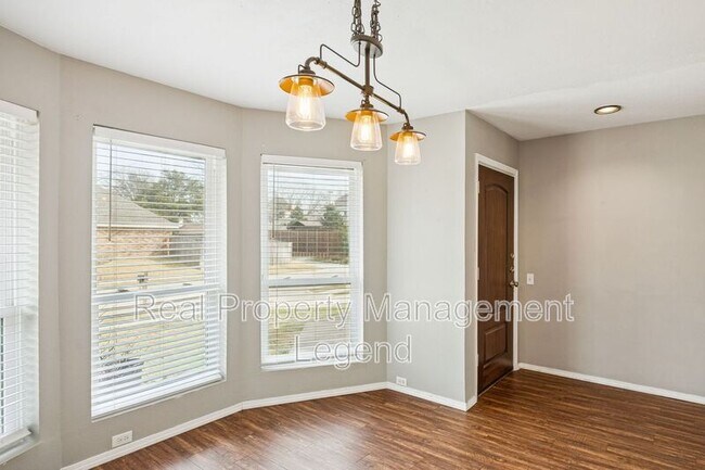 Foto del edificio - 3740 Racquet Ct