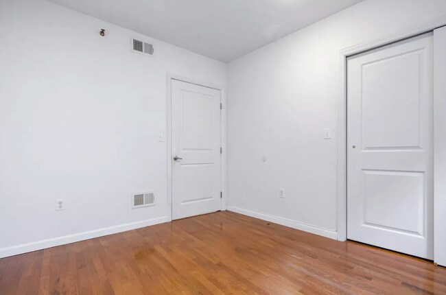 Foto del edificio - 1086 Broadway