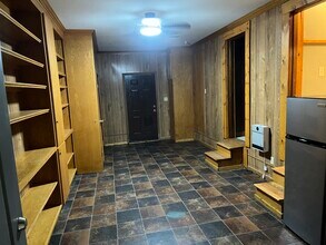 Building Photo - 1241 S College Rd