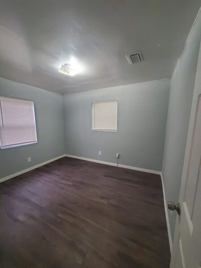 Building Photo - 3/1 Bartow House- Ready now!!!