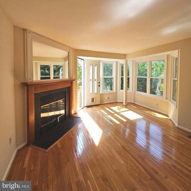 Foto del edificio - 5911 Sir Cambridge Way