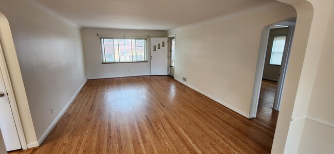 Building Photo - 1106 Covedale Ave