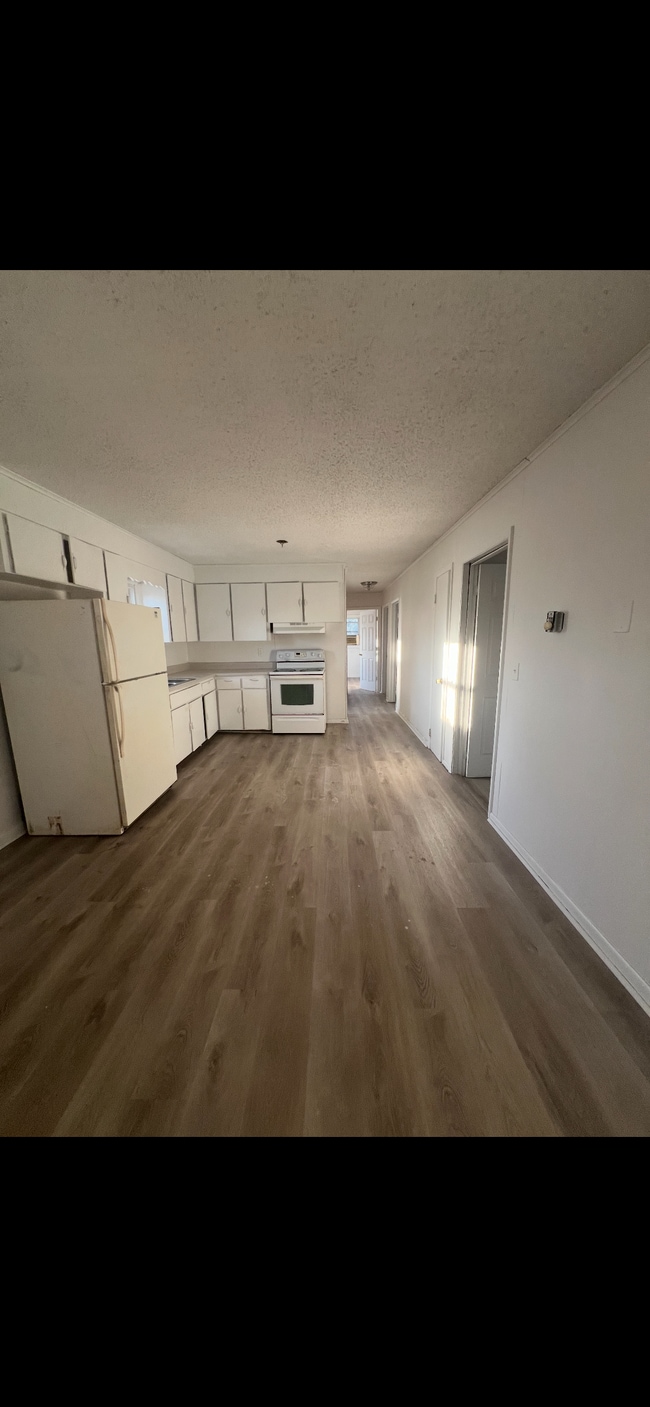 Building Photo - 699 Perry Dr