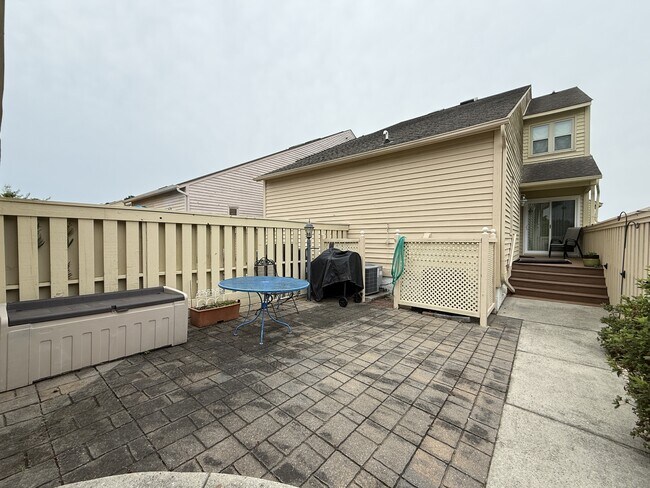 Foto del edificio - 4016 Fairway Lakes Dr