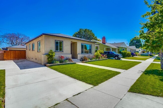 Building Photo - 3628 Ladoga Ave