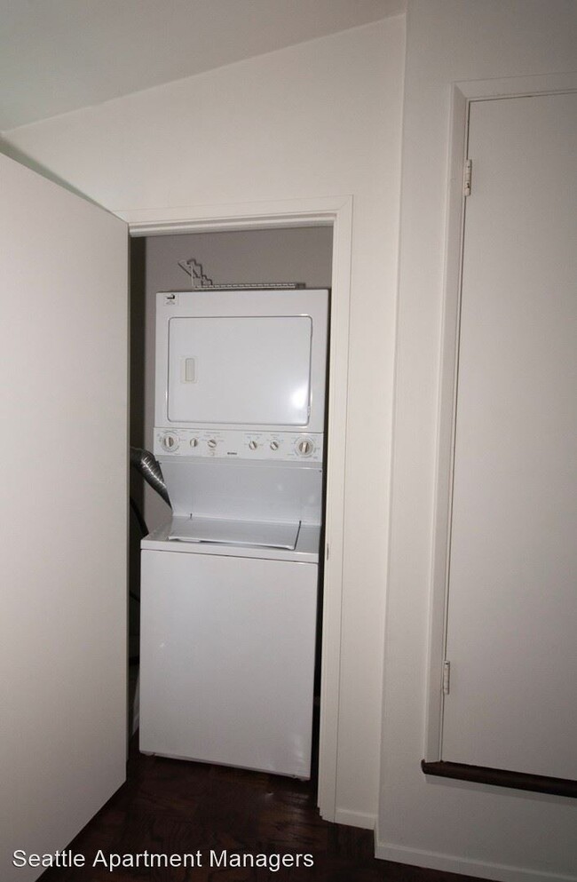 Foto del edificio - 3232 E Madison St