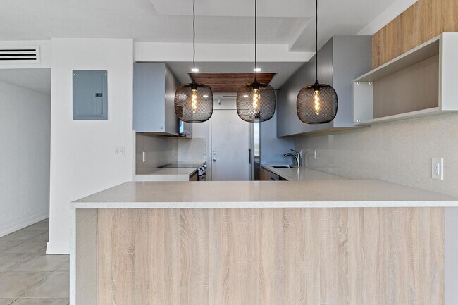 Foto del edificio - 2350 NE 135th St