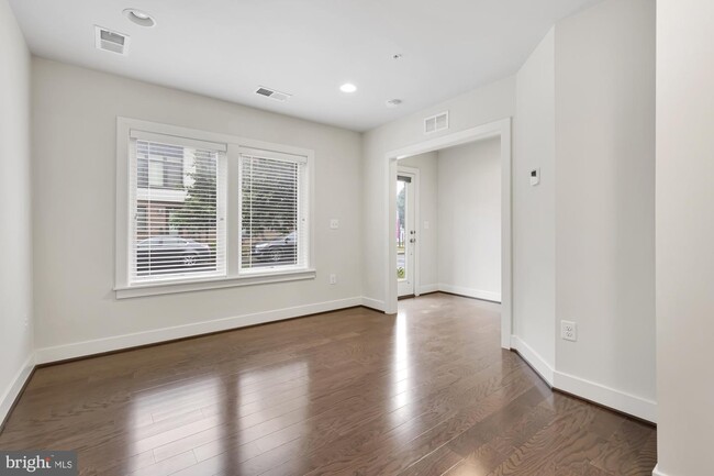 Foto del edificio - 8042 Tribeca St
