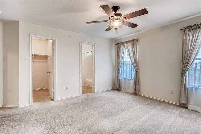Foto del edificio - 17829 Violet Ln