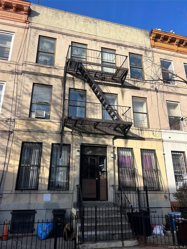 Building Photo - 381 Chauncey St