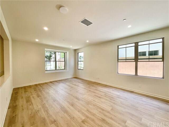 Building Photo - 134 Newburry